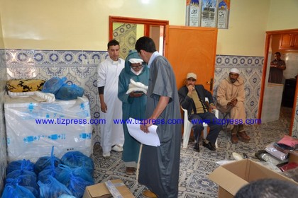 جمعية إغالن للتنمية بجماعة أيت إسافن توزع ملابس على المعوزين والفقراء جمعية إغالن للتنمية بجماعة أيت إسافن توزع ملابس على المعوزين والفقراء